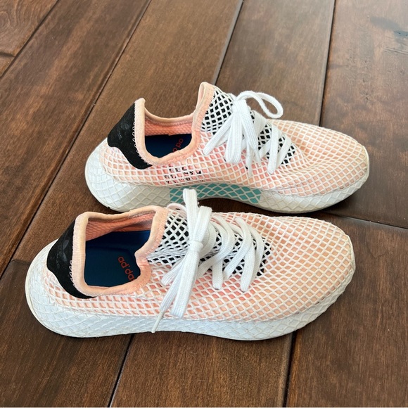 deerupt running shoes